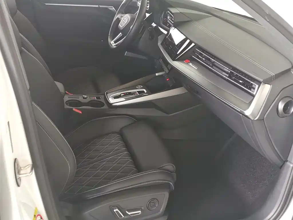 Audi A3 2025 Sportback 35TFSI Flying Premium фото 8