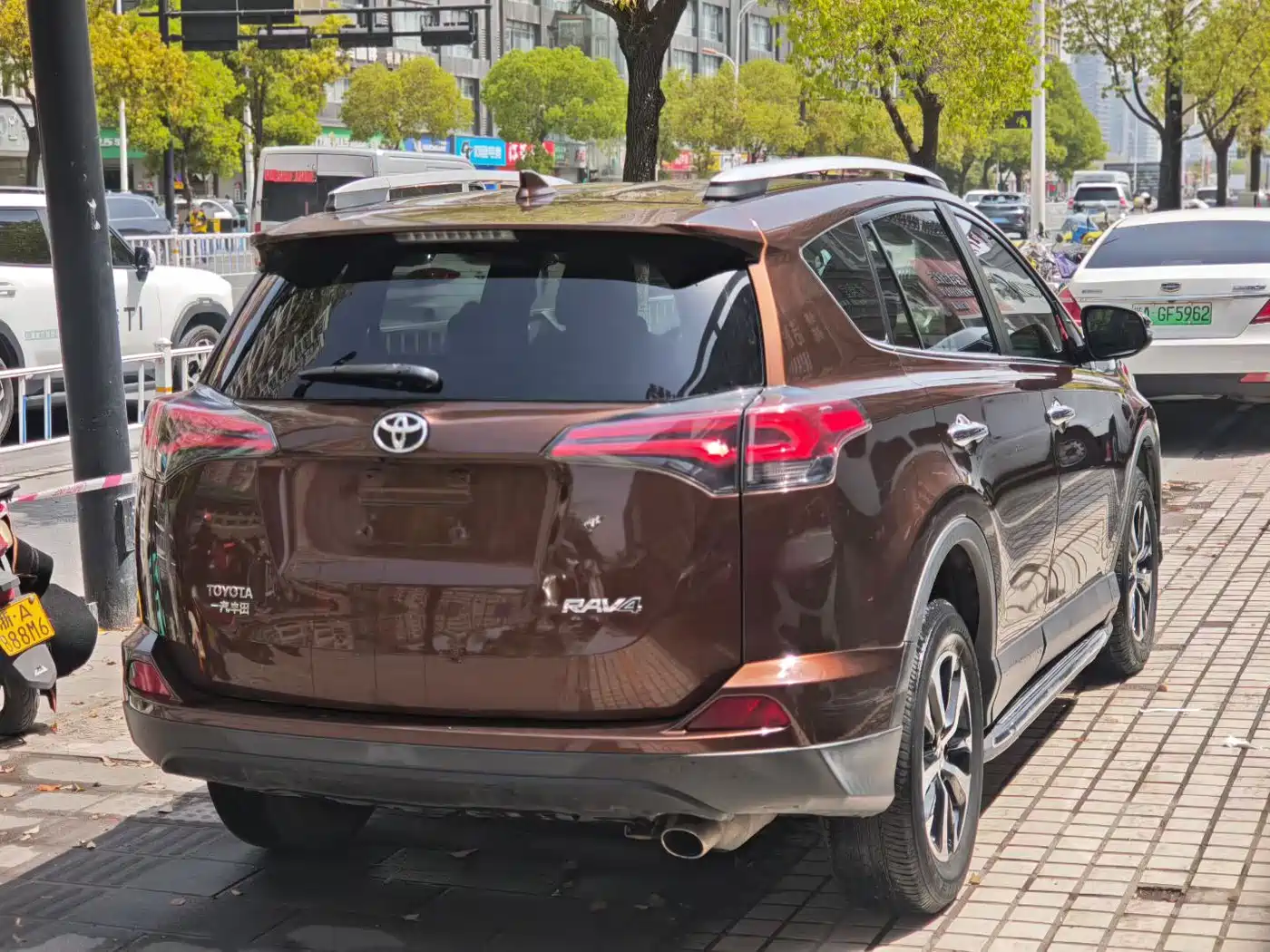 Toyota RAV4 Rongfang 2016 2.0L CVT 2WD Trend (China V) фото 4