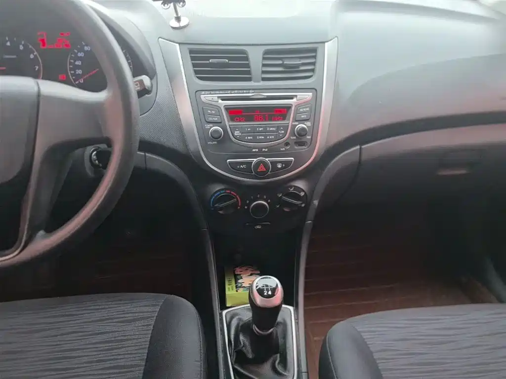 Hyundai Reina 2014 1.4L Manual GLX фото 13