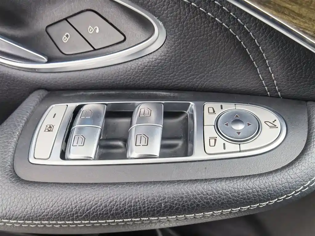 Mercedes-Benz GLC 2017 GLC 260 4MATIC Luxury фото 9