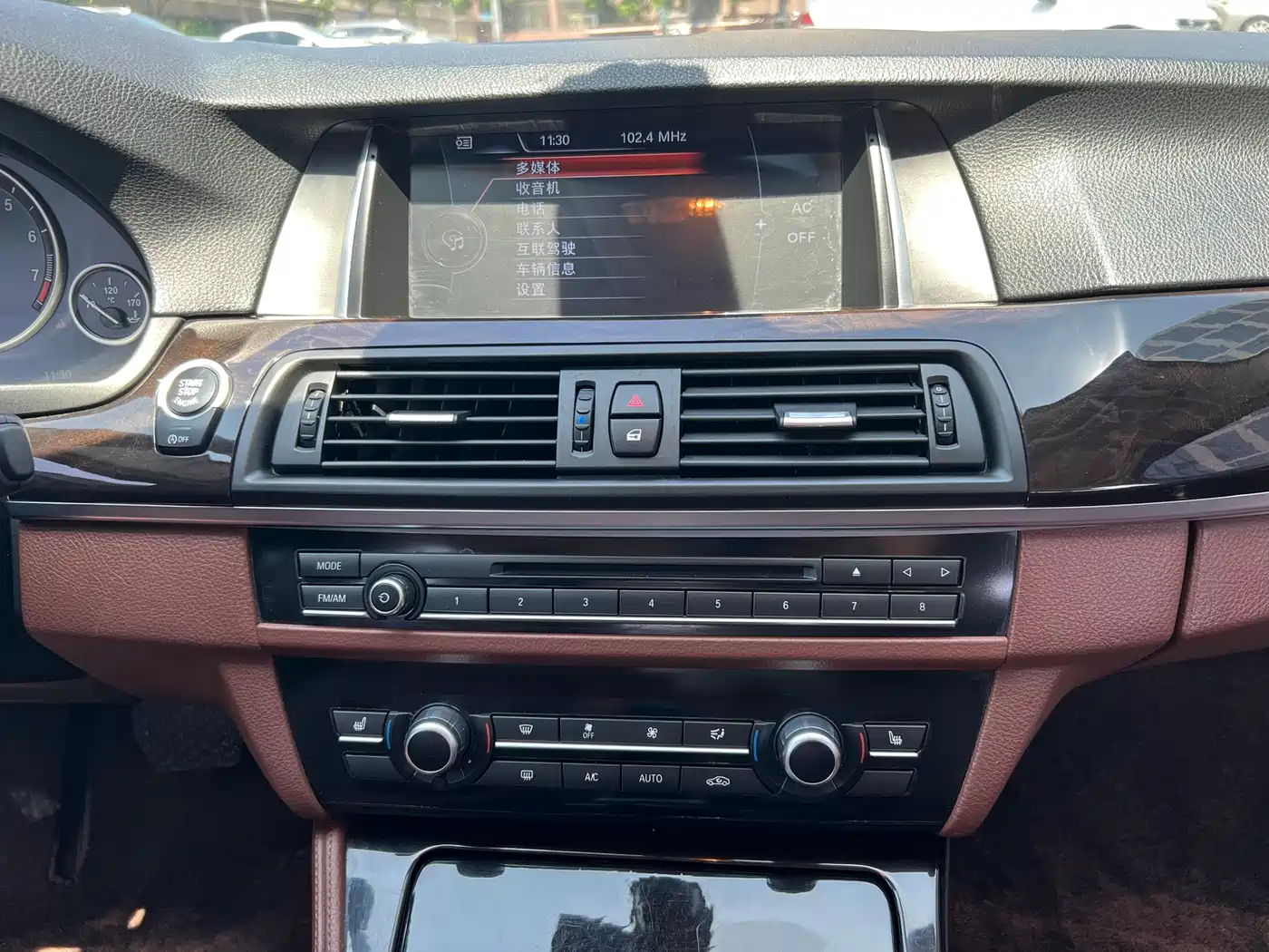 BMW 5 Series 2014 525Li Leading фото 16