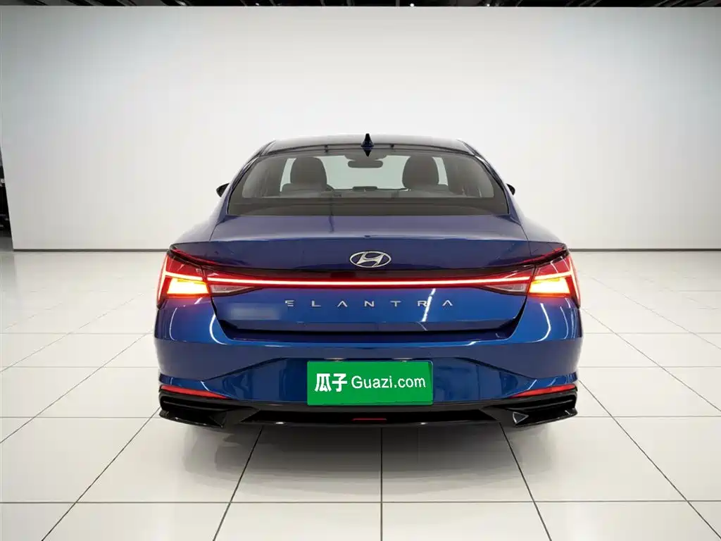 Hyundai Elantra 2021 1.5L CVT LUX Premium Edition фото 6