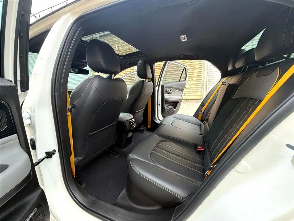 GAC Trumpchi Trumpchi Emkoo 2023 270T DCT J16 Edition фото 6