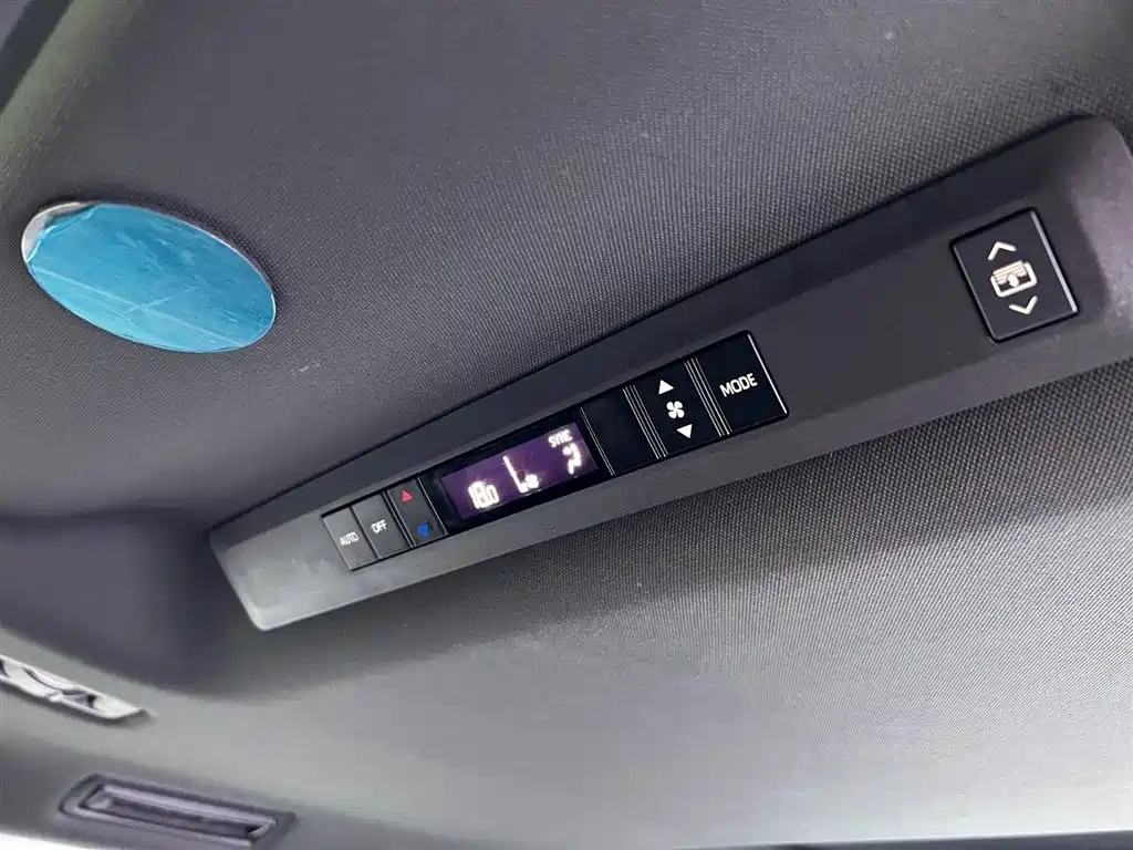 Toyota Granvia 2024 2.5L Hybrid Premium PLUS фото 26