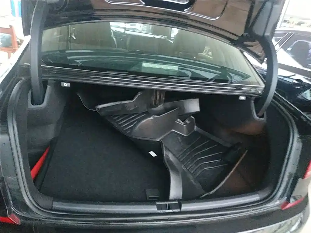 Volkswagen Passat 2016 330TSI DSG Honor Edition фото 19