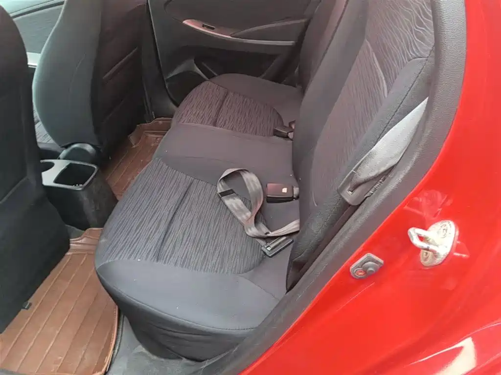 Hyundai Reina 2014 1.4L Manual GLX фото 17
