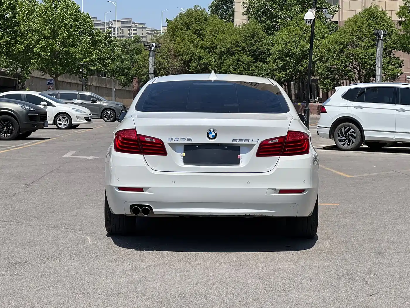 BMW 5 Series 2014 525Li Leading фото 5