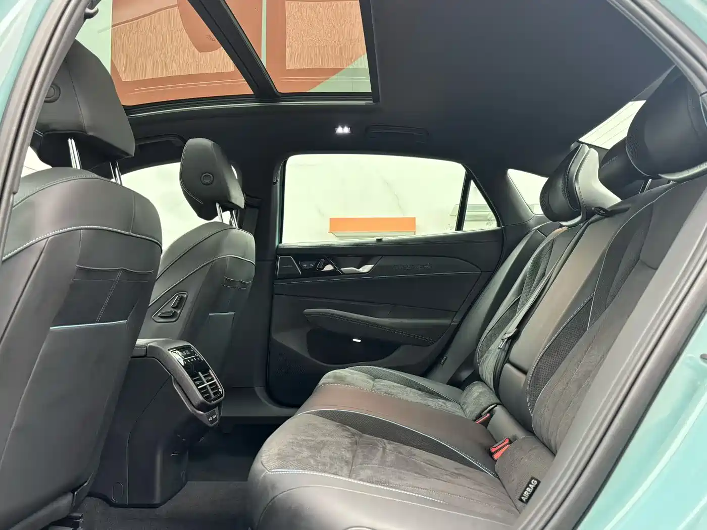 Volkswagen Passat 2025 Model Pro 380TSI Starlight Dragon Premium Edition фото 6