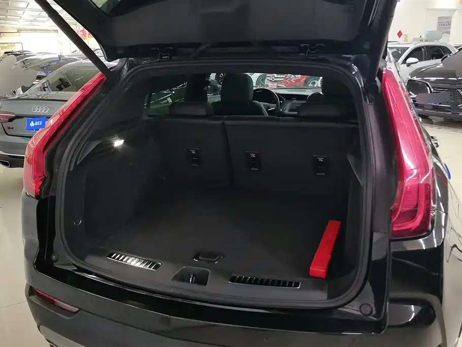 Cadillac XT4 2022 28T FWD Luxury фото 4