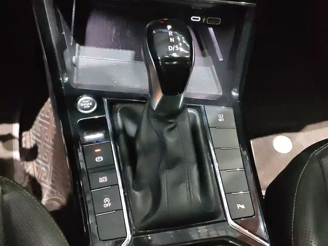 Volkswagen Passat 2020 Facelift 330TSI Luxury China VI фото 14