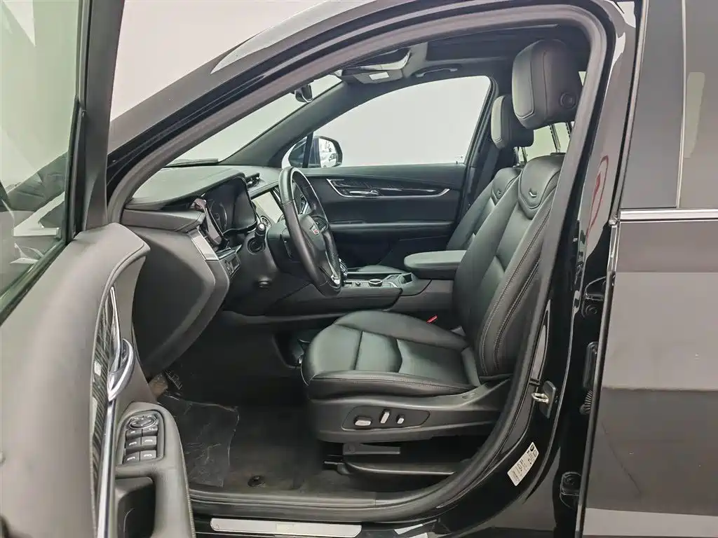 CADILLAC XT6