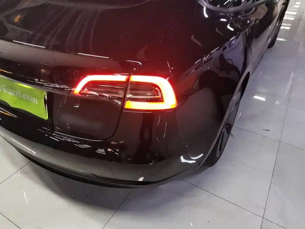 Фото 8 - Tesla Model 3