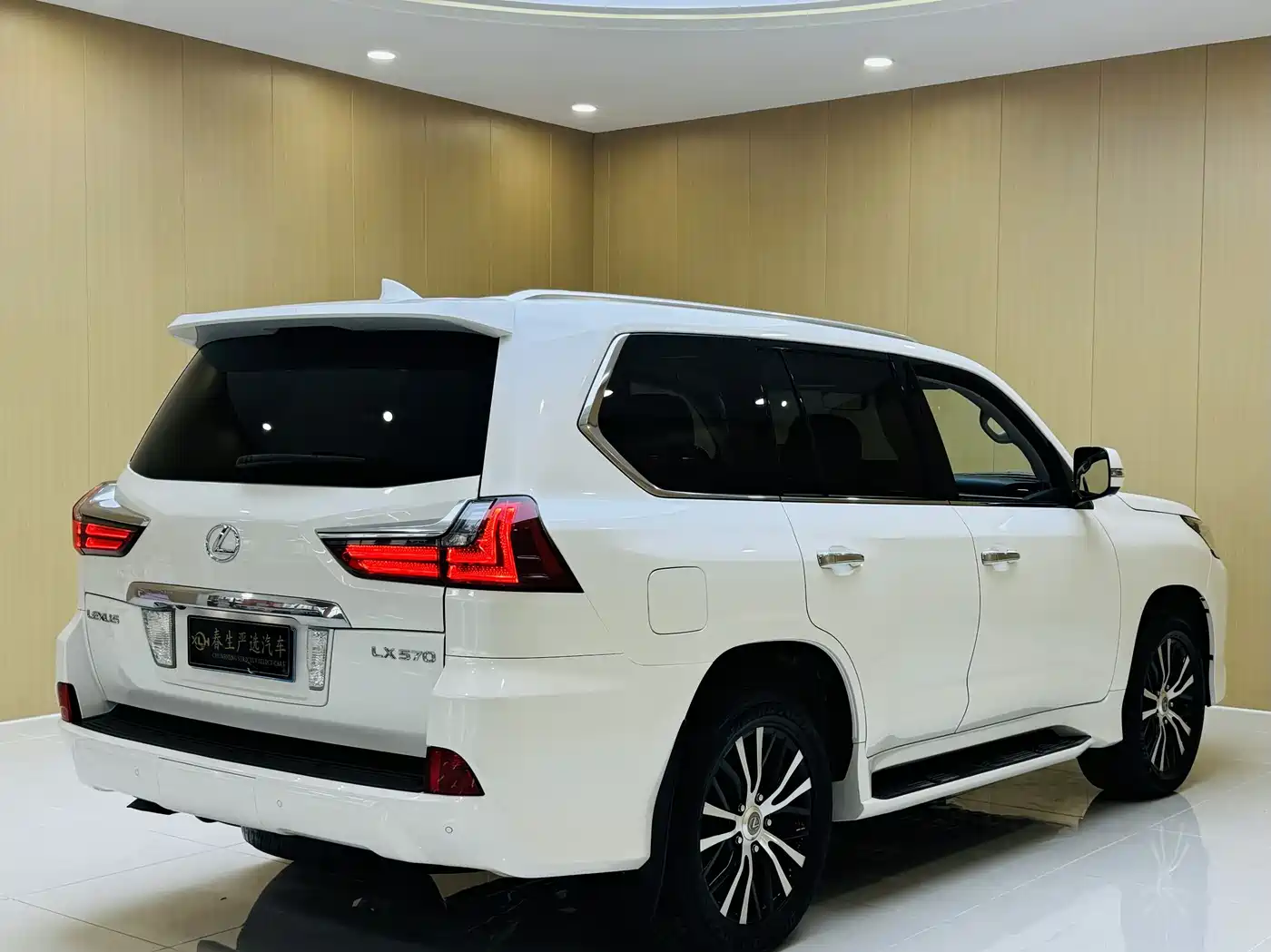 Lexus LX 2016 570 Dynamic Luxury Edition фото 15