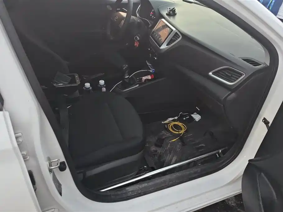 Hyundai Verna 2016 1.4L Manual Cool Edition GLS фото 8