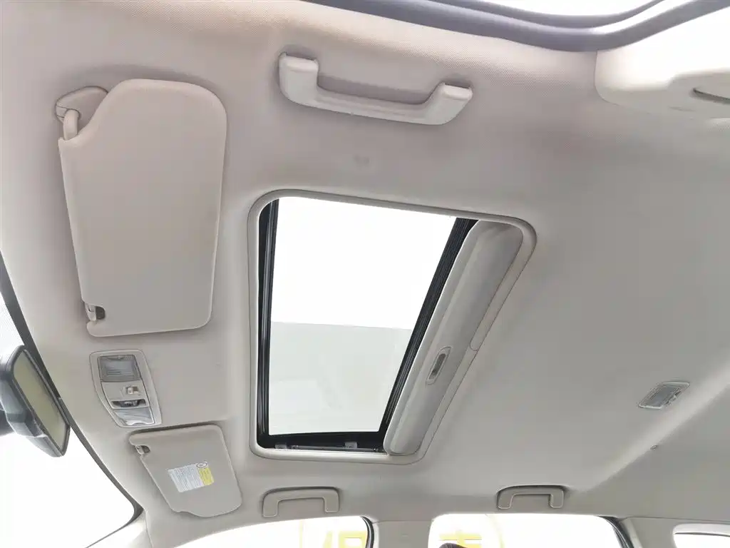 Mitsubishi Outlander 2018 2.4L 4WD Luxury Edition 7-seater фото 14