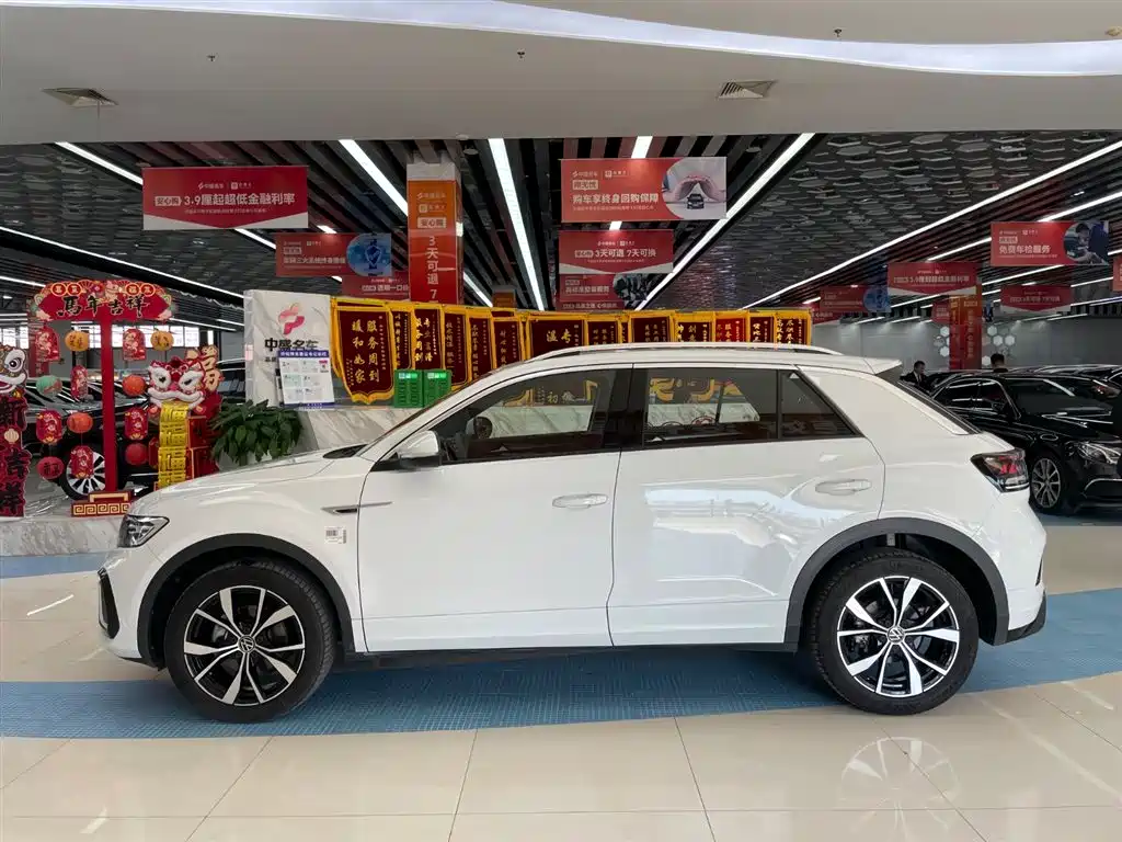 VOLKSWAGEN T-ROC EXPLORING SONGS