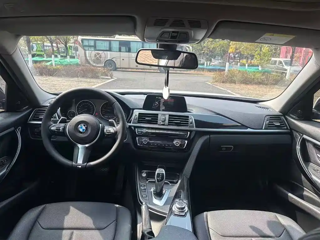 BMW 3 Series 2017 320Li M Sport фото 4