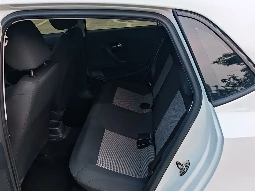 Volkswagen Polo 2016 1.4L Manual Trend фото 15