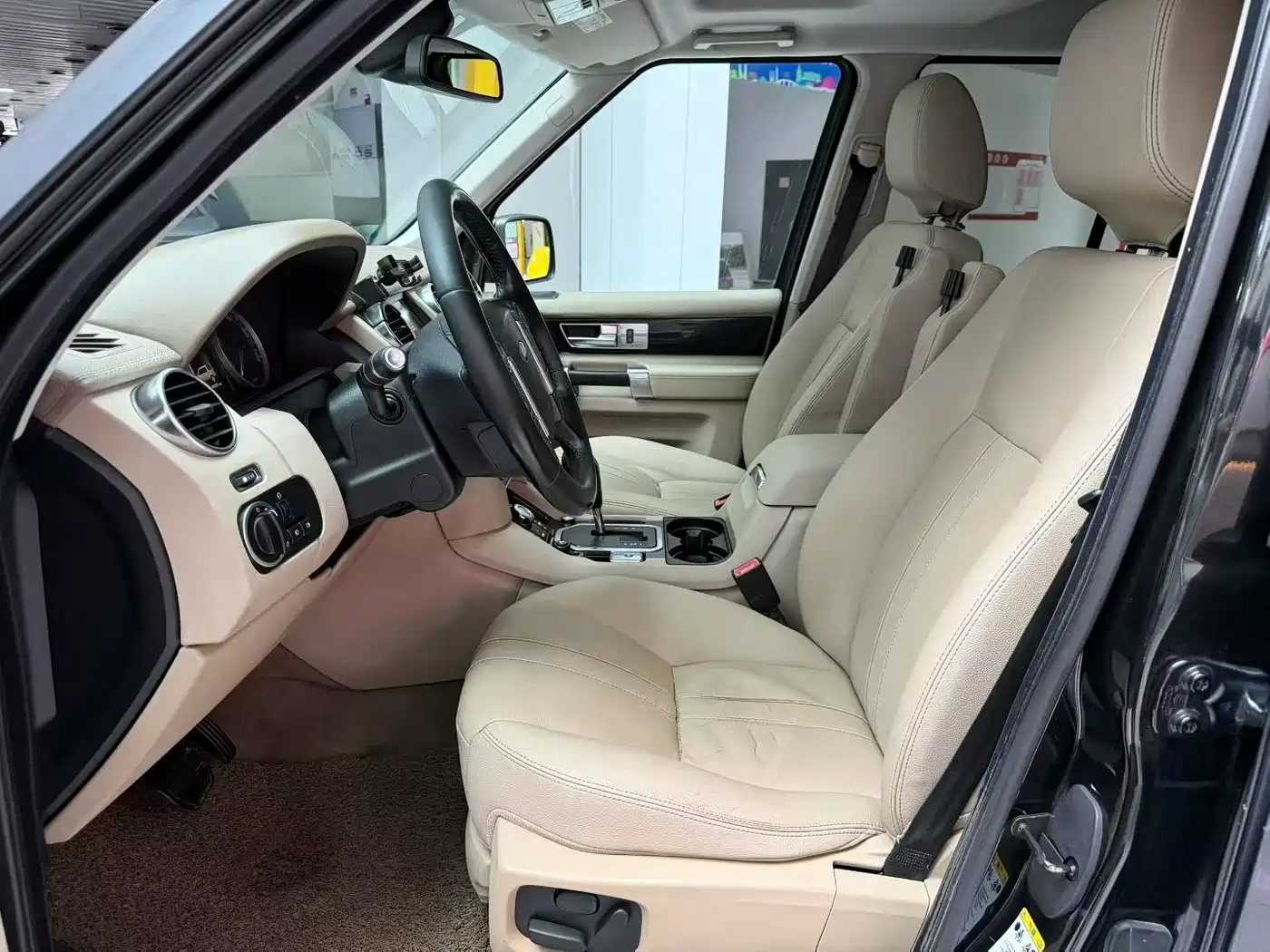 Land Rover Discovery 2012 5.0 V8 HSE фото 8