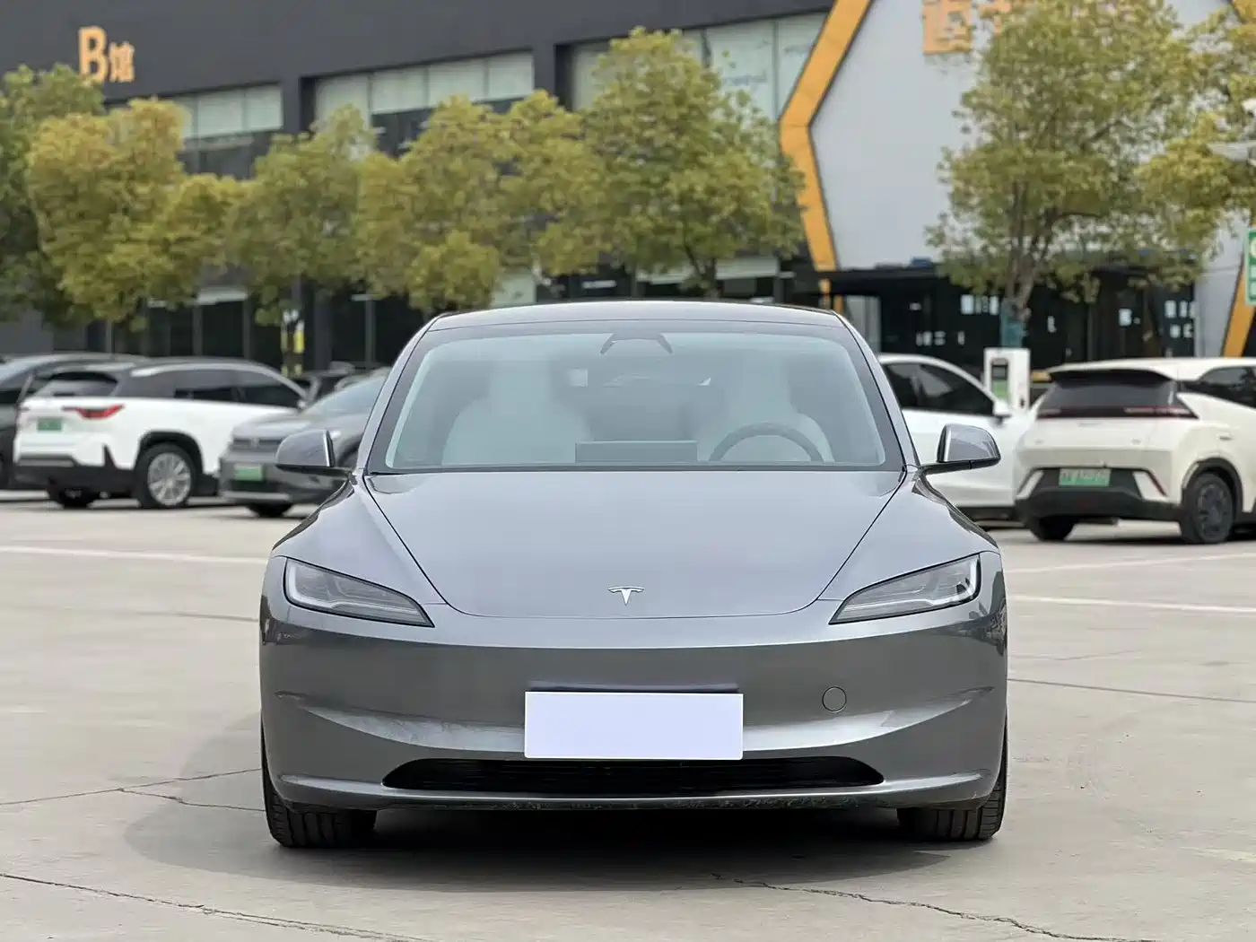TESLA MODEL 3