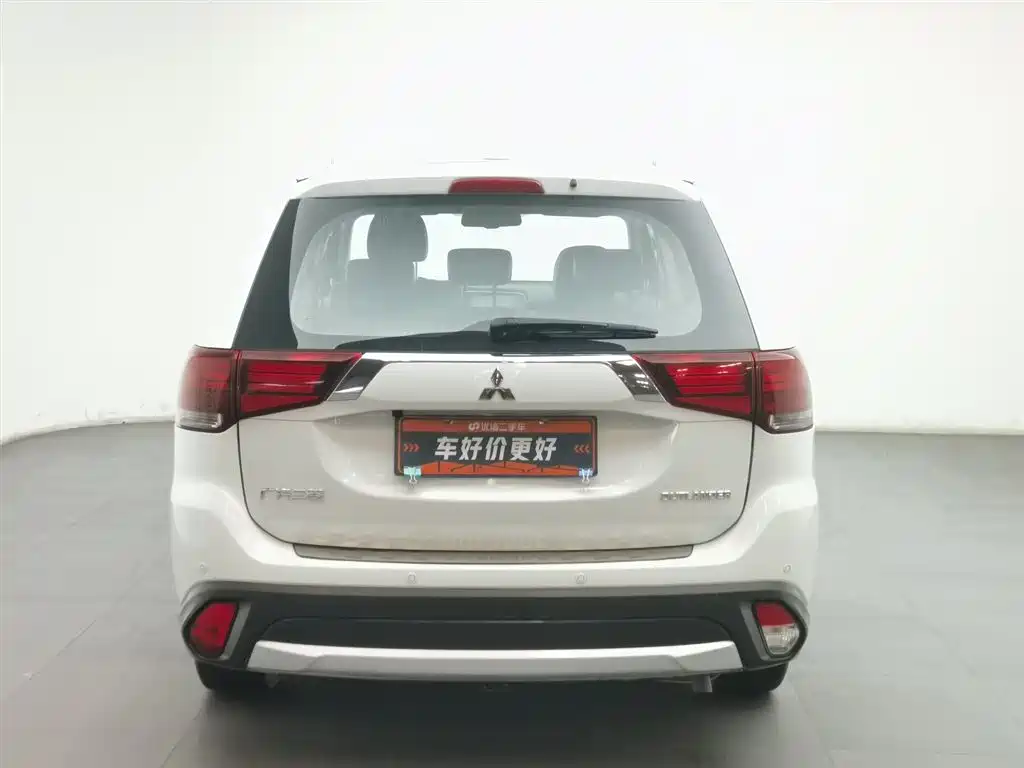 Mitsubishi Outlander 2018 2.4L 4WD Luxury Edition 7-seater фото 4