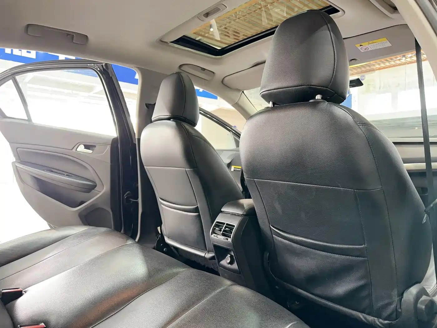 Peugeot 408 2015 Model 1.2T Automatic Luxury Edition фото 18