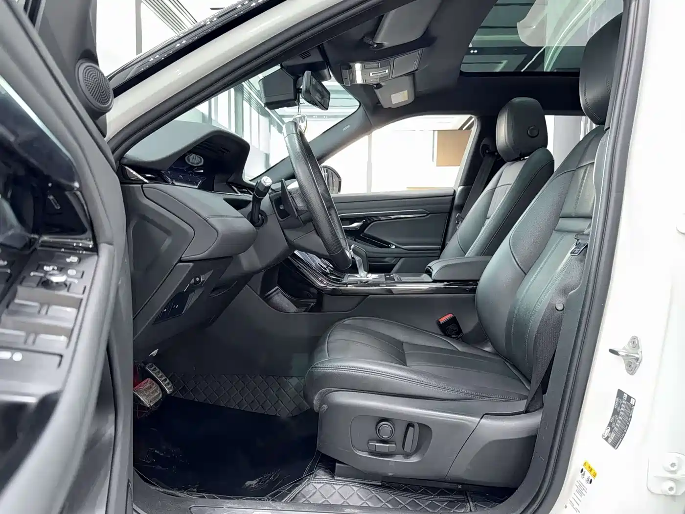 Land Rover Range Rover Evoque 2020 249PS R-DYNAMIC S Sport Edition фото 6