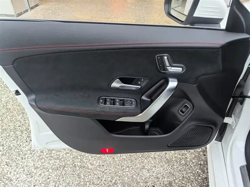Mercedes-Benz CLA (Import) 2023 CLA 200 фото 10