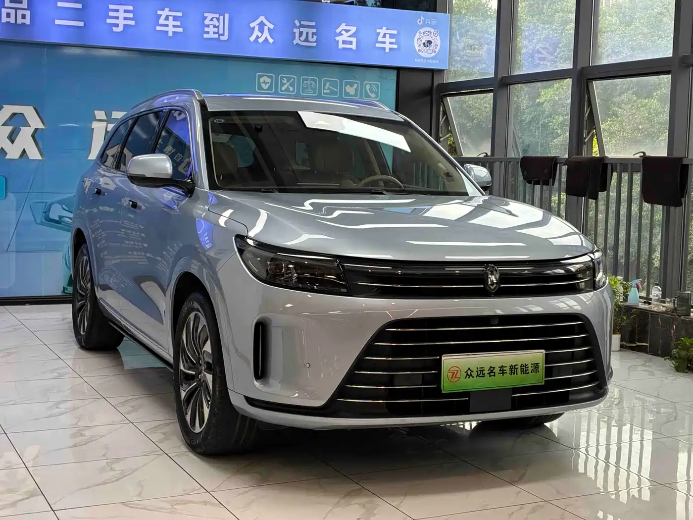 AITO Wenjie AITO M7 2024 1.5T AWD Plus 5-Seater фото 3