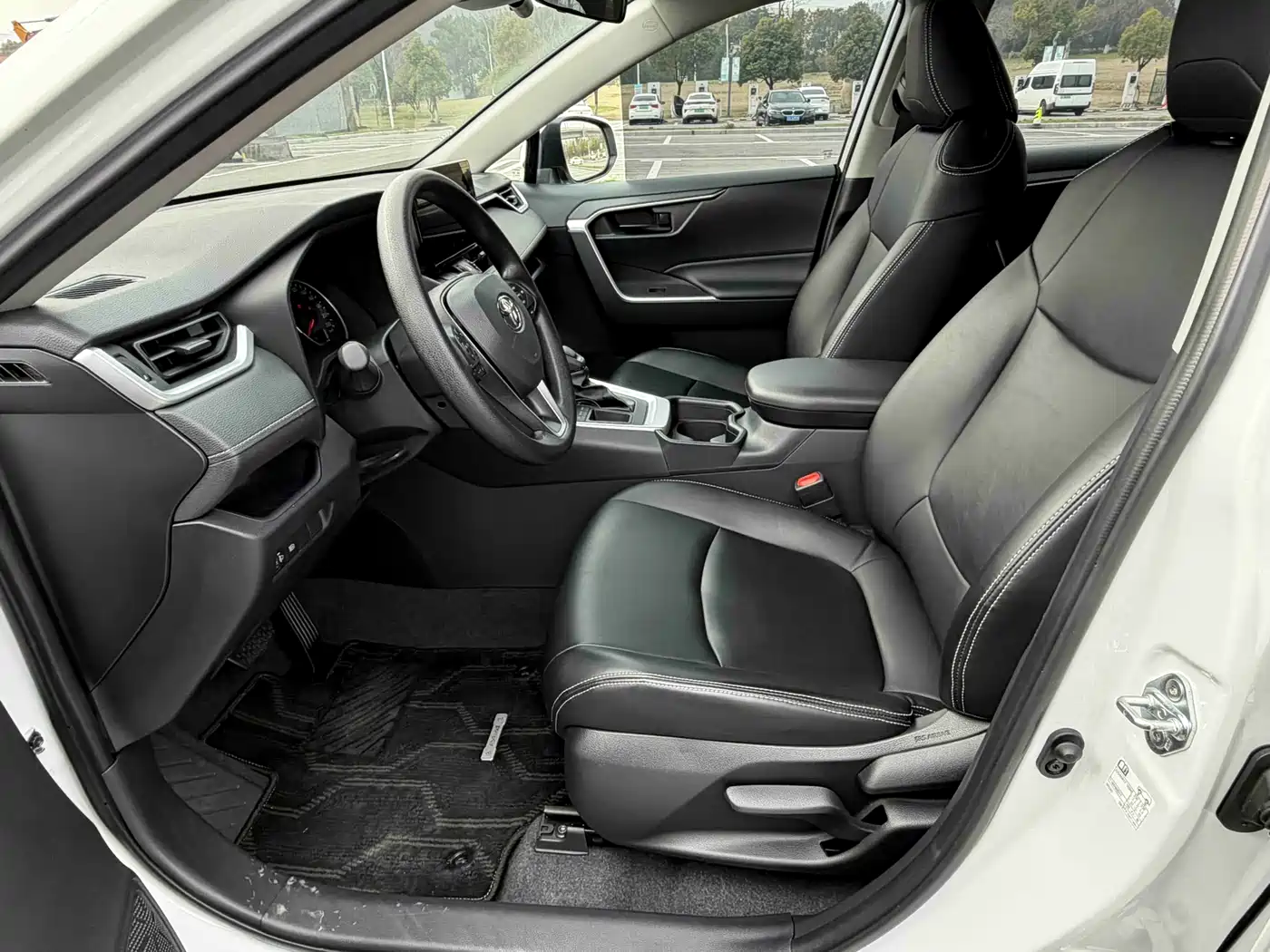 Toyota RAV4 Rongfang 2023 2.0L CVT 2WD Urban Edition фото 13
