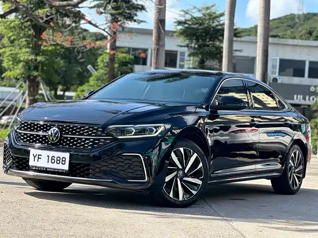 Volkswagen Passat 2023 330TSI Starlight Luxury Edition — фото 1