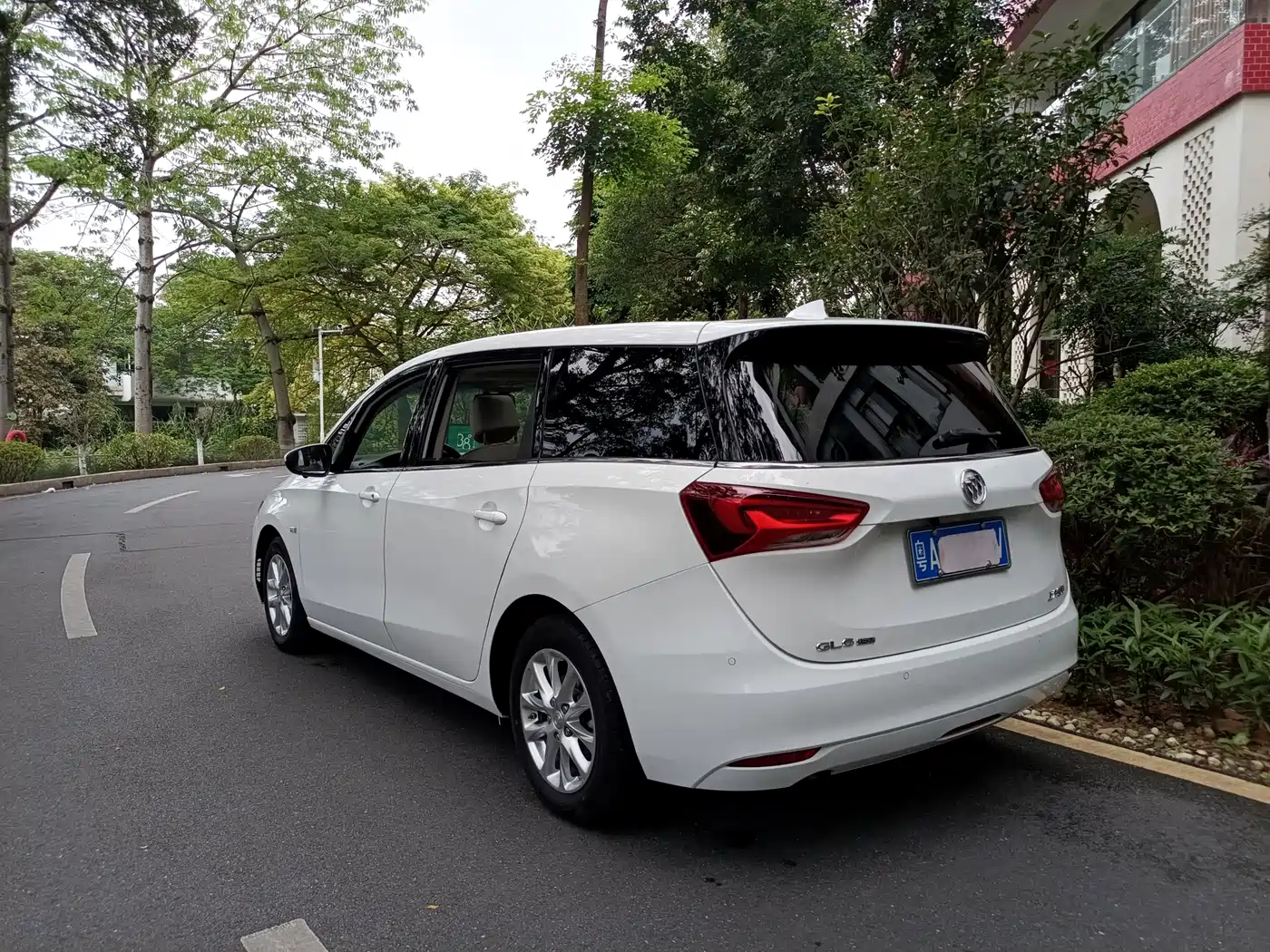 Buick GL6 2018 18T 6-Seater Elite фото 4
