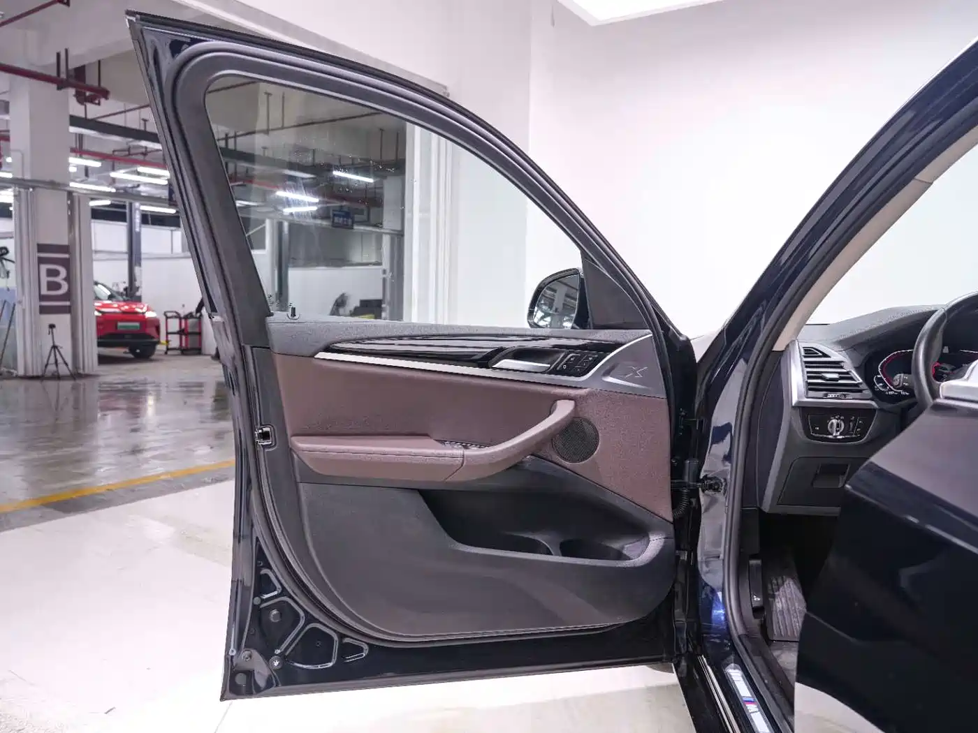 BMW iX3 2022 Facelift Leading Model фото 10