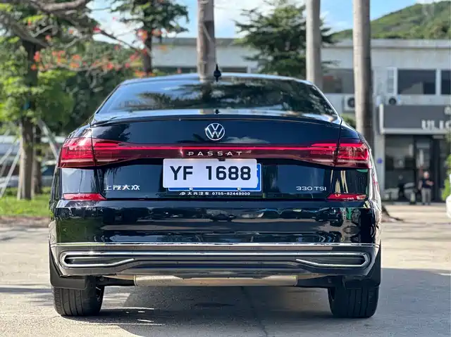 Volkswagen Passat 2023 330TSI Starlight Luxury Edition — фото 5