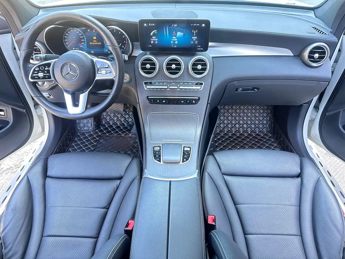 Mercedes-Benz GLC Coupe 2020 GLC 300 4MATIC Coupe SUV фото 9