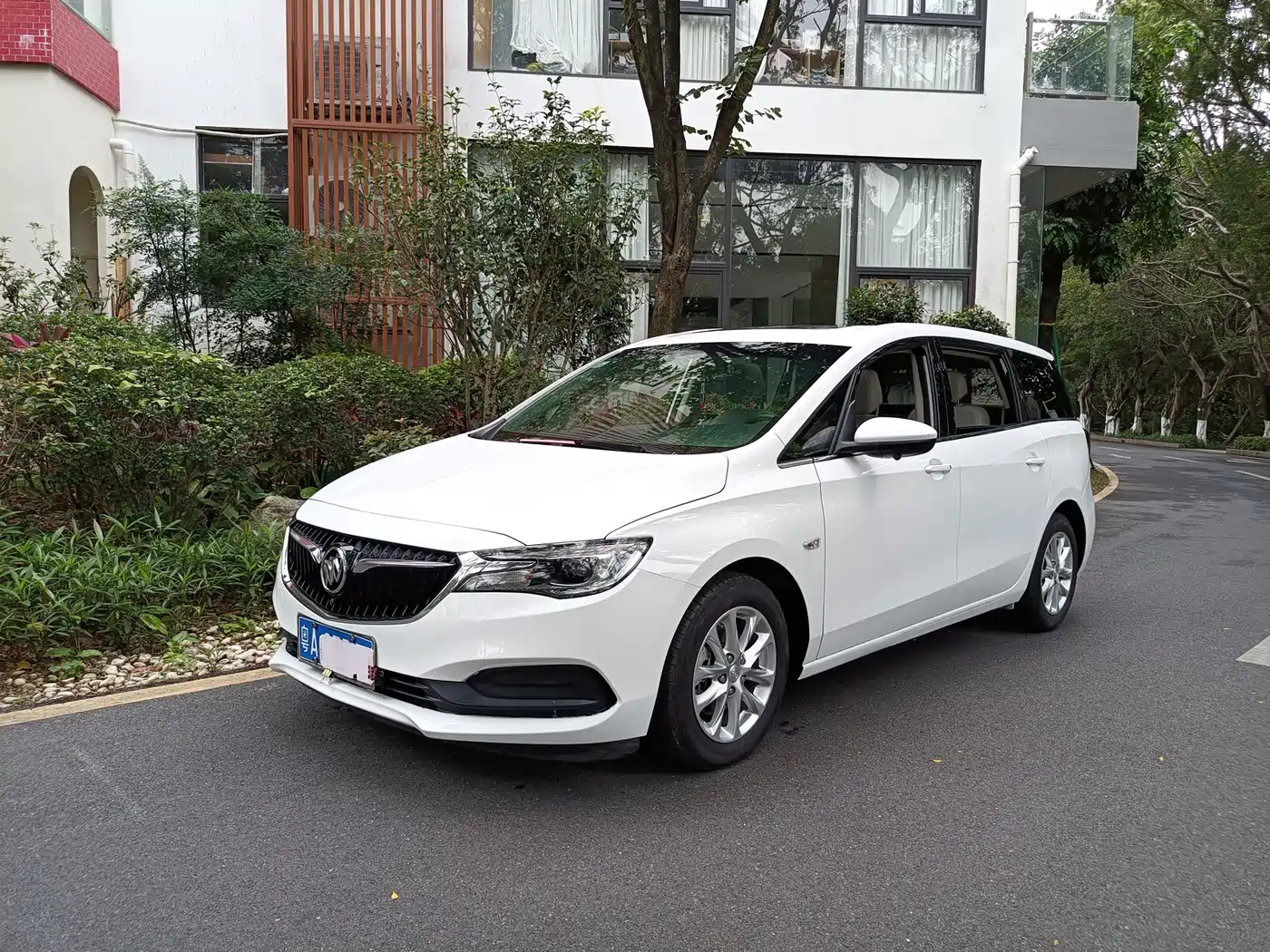Buick GL6 2018 18T 6-Seater Elite