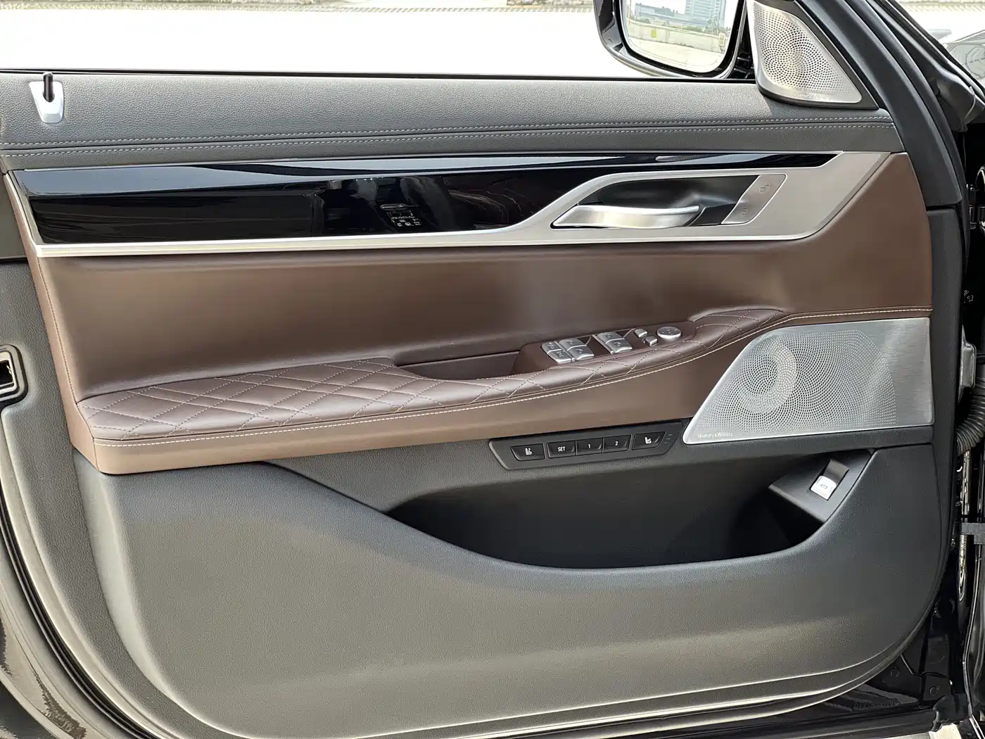 BMW 7 Series 2022 740Li xDrive Executive M Sport Package фото 14