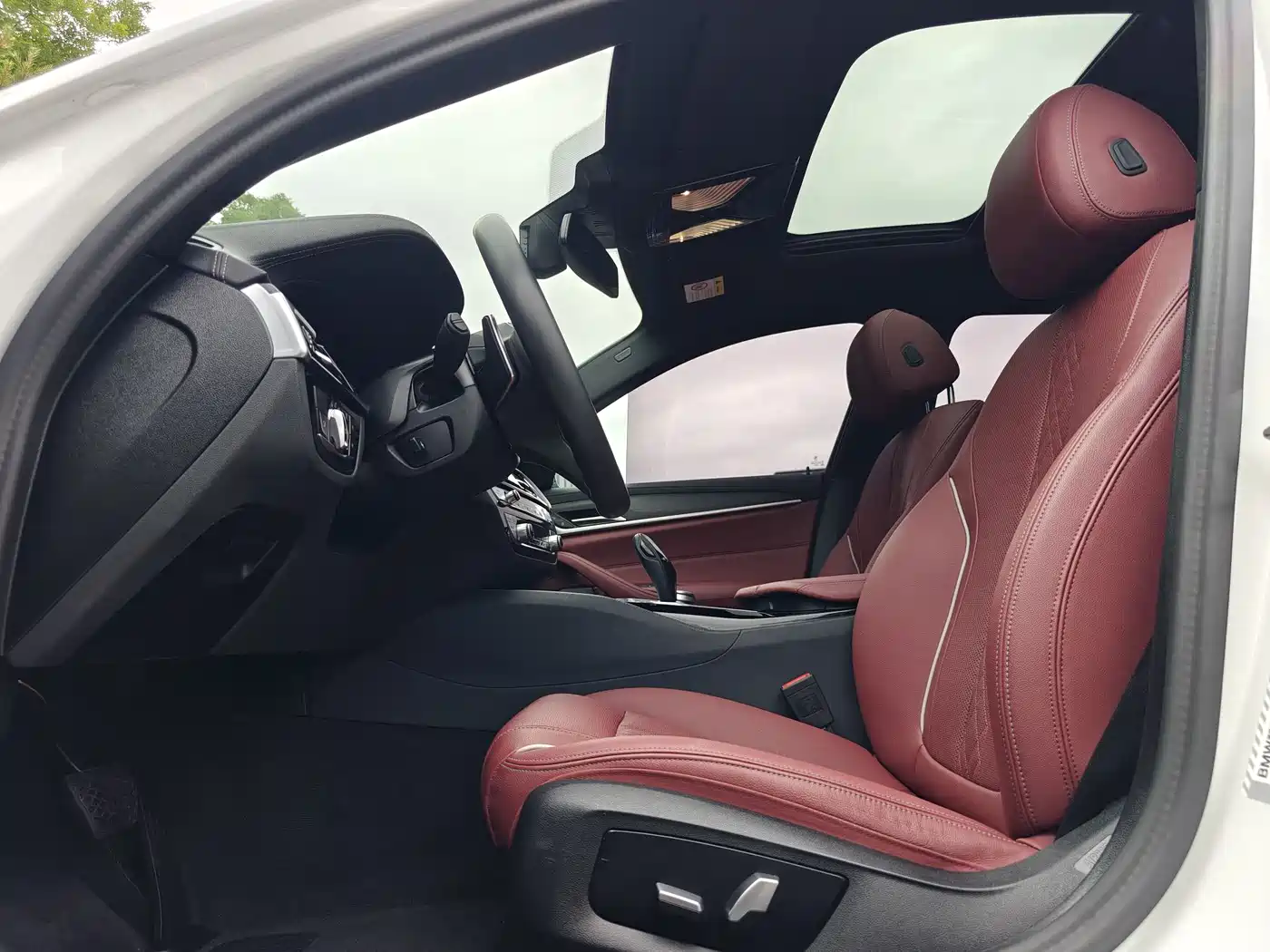 BMW 5 Series 2023 530Li Leading M Sport Package фото 12