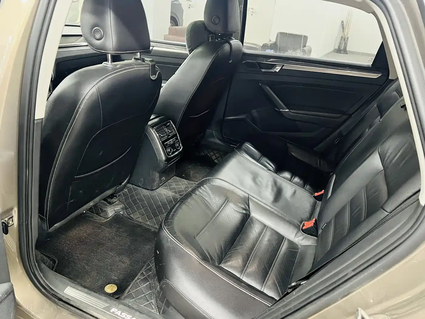 Volkswagen Passat 2016 330TSI DSG Executive Edition фото 8