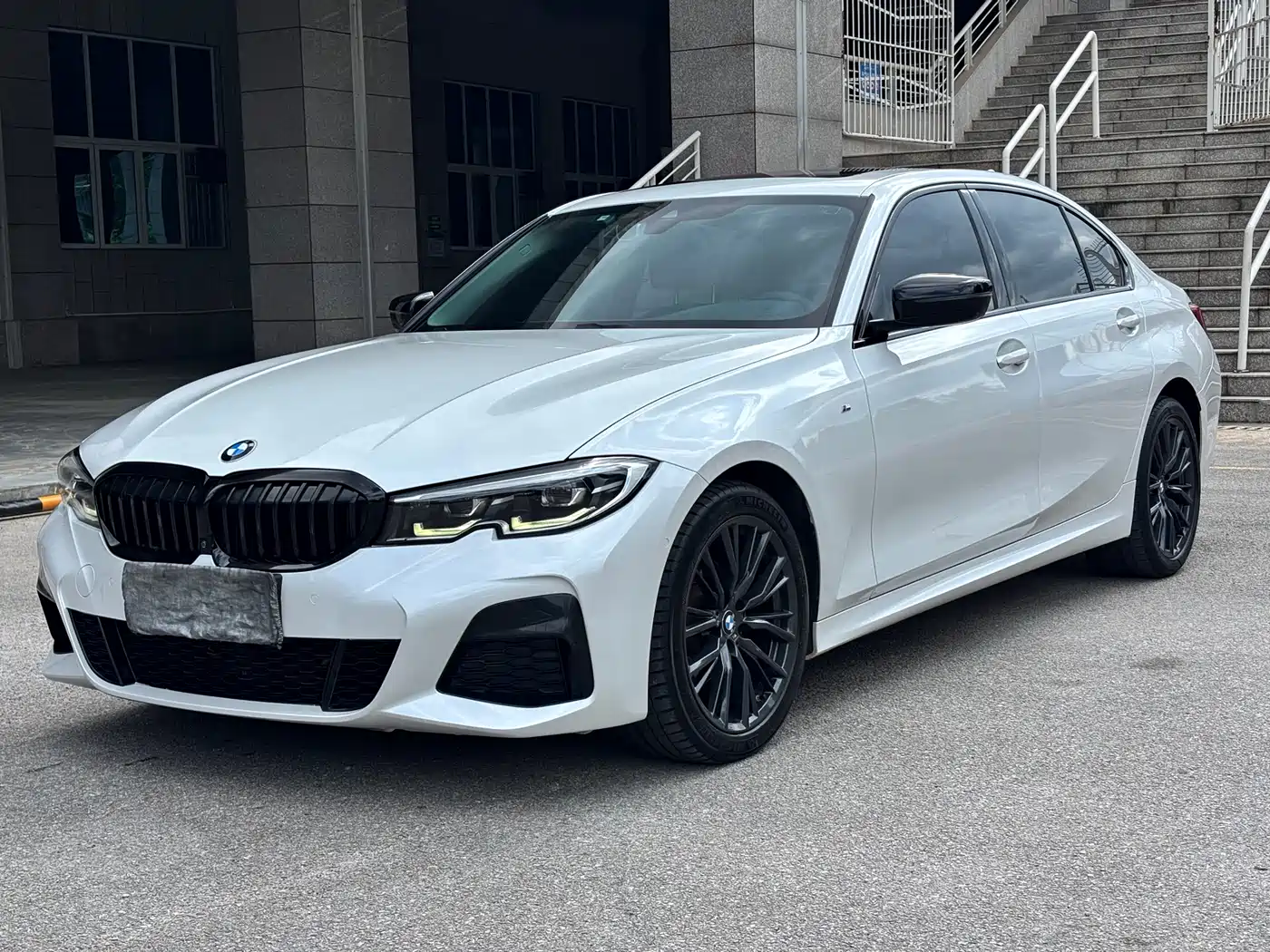 BMW 3 Series 2020 325Li M Sport Black Night Package