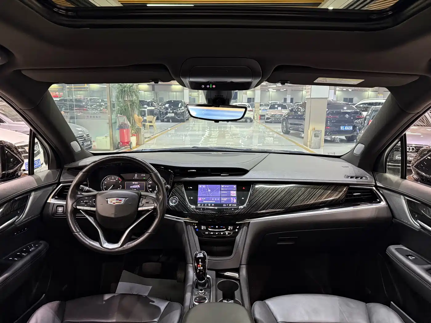 Фото 13 - Cadillac XT6