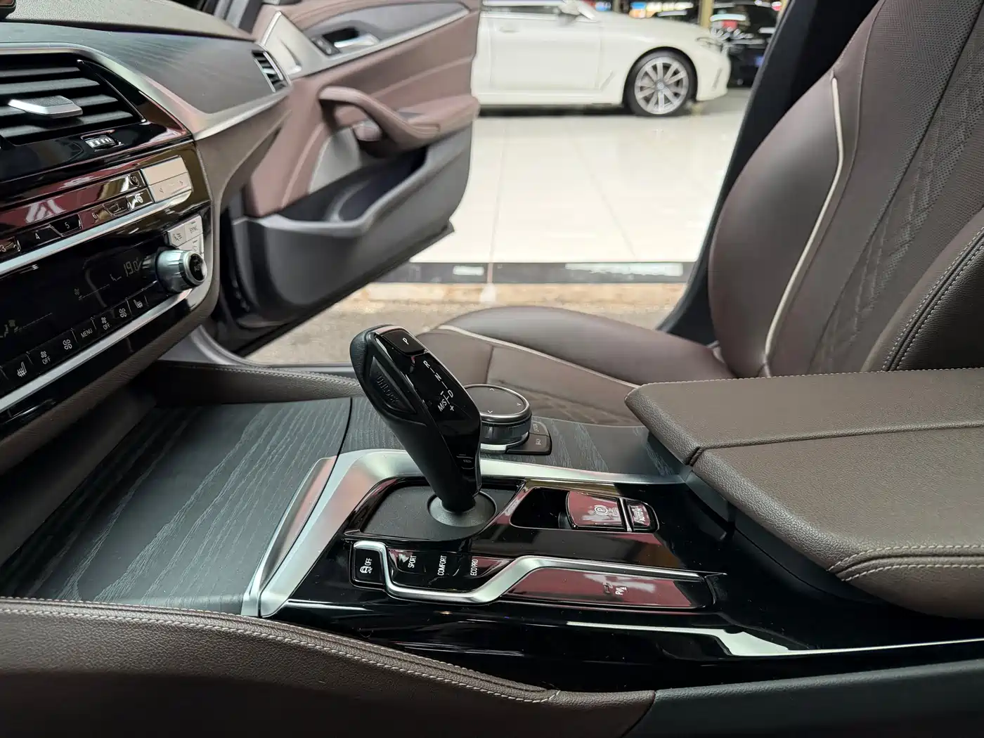 BMW 5 Series 2023 Facelift 530Li Leading M Sport Package фото 21