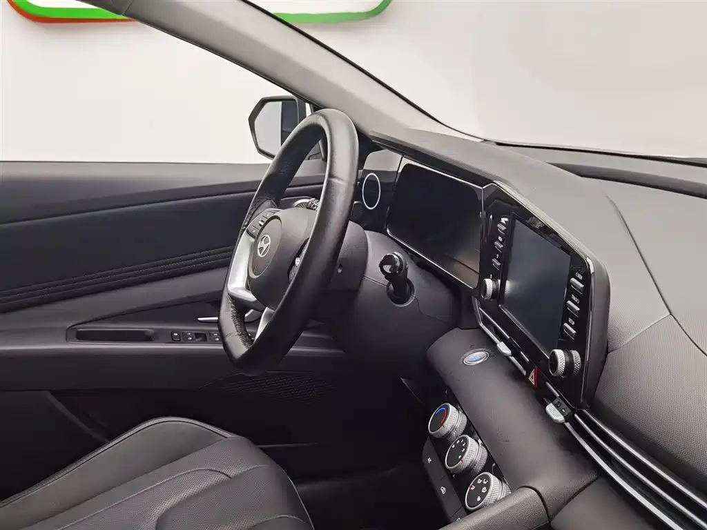 Hyundai Elantra 2023 1.5L CVT GLX Elite Edition фото 22