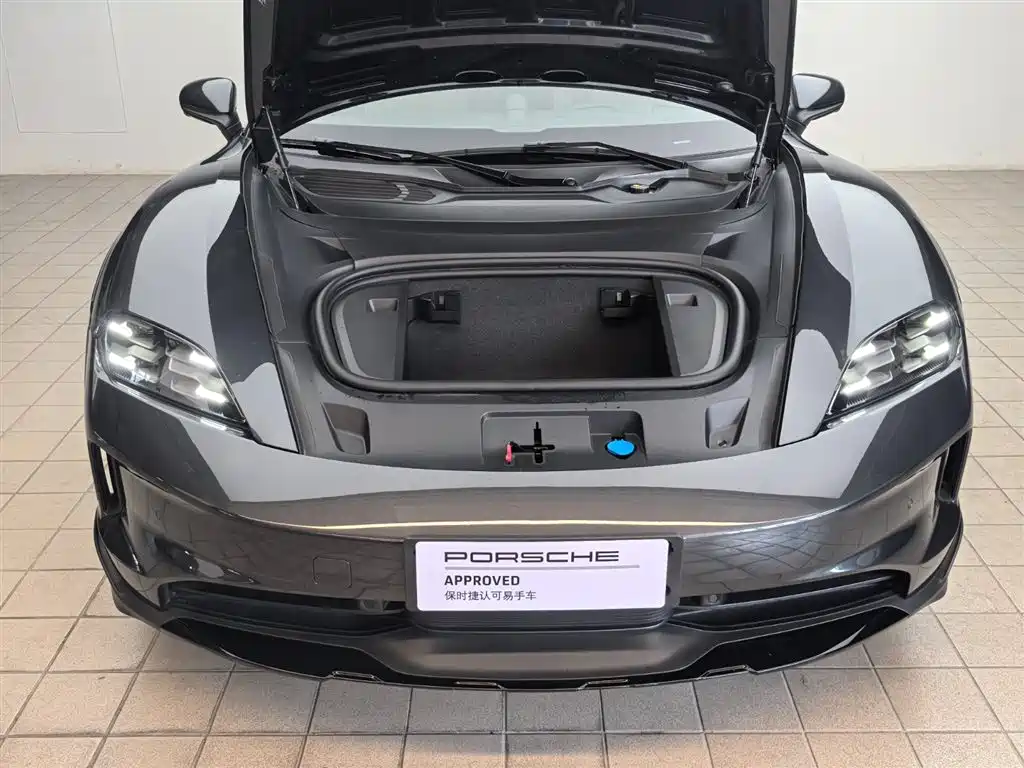 Фото 25 - Porsche Taycan