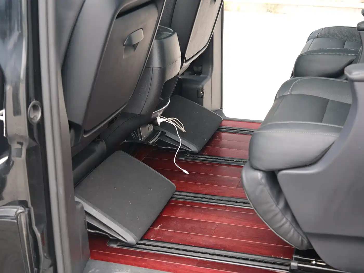Mercedes-Benz V-Class 2017 Model V 260 L Premium Extended Edition фото 10