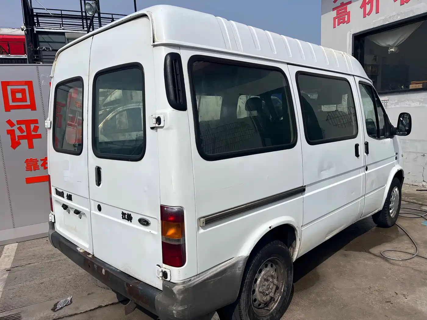 Ford Classic Transit 2015 2015 2.8T Diesel Short Wheelbase 6-Seater Mid-Roof MPV JX493ZLQ4