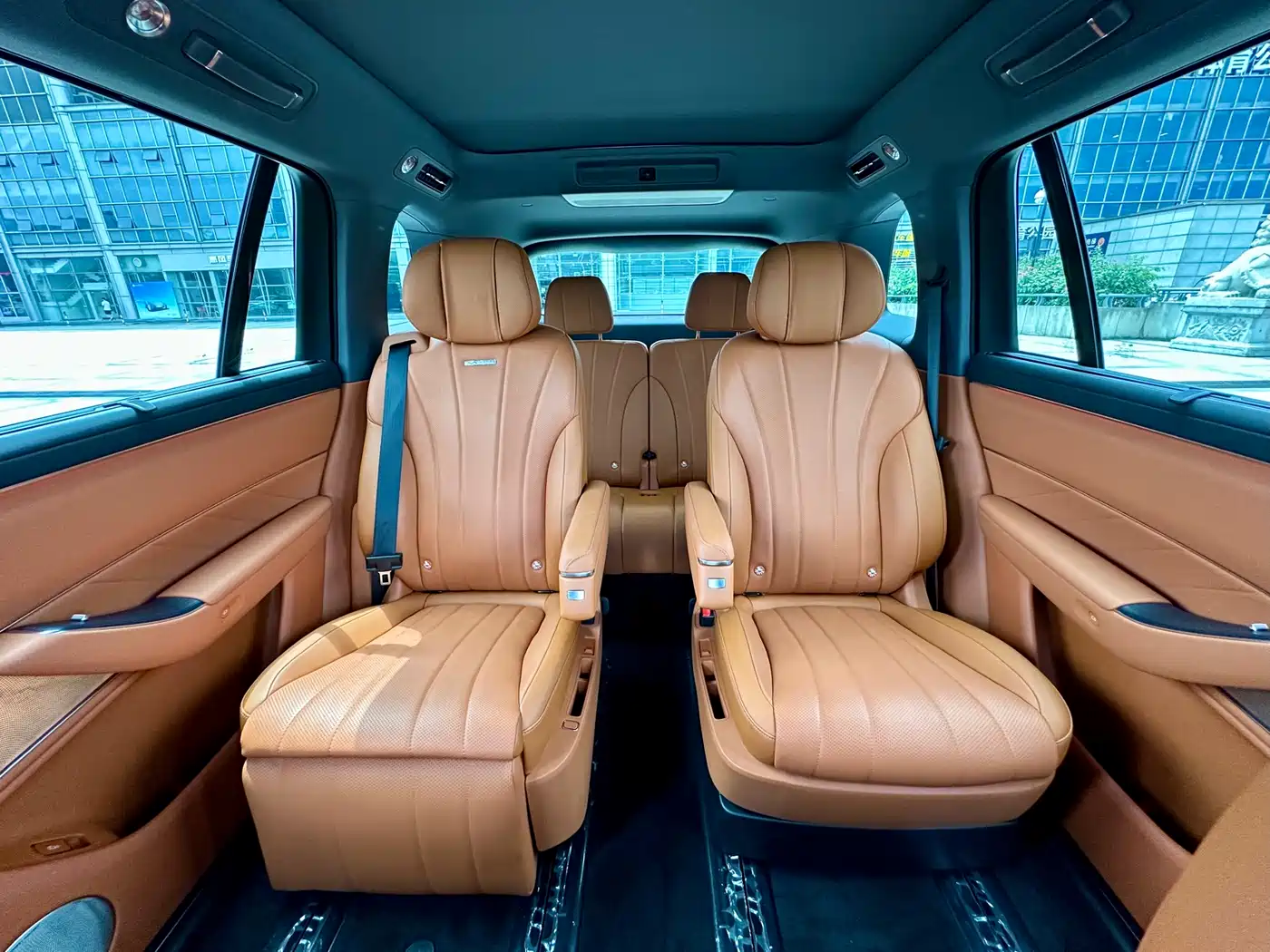 AITO Wenjie AITO M8 2025 Extended Range Ultra 53.4kWh 6-Seater фото 11