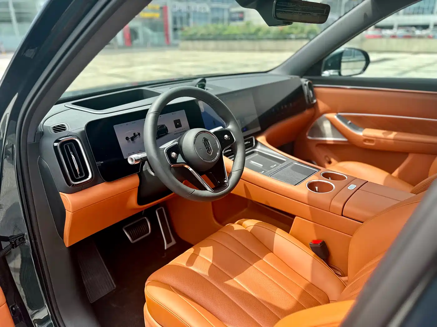 AITO Wenjie AITO M8 2025 Extended Range Ultra 53.4kWh 6-Seater фото 4
