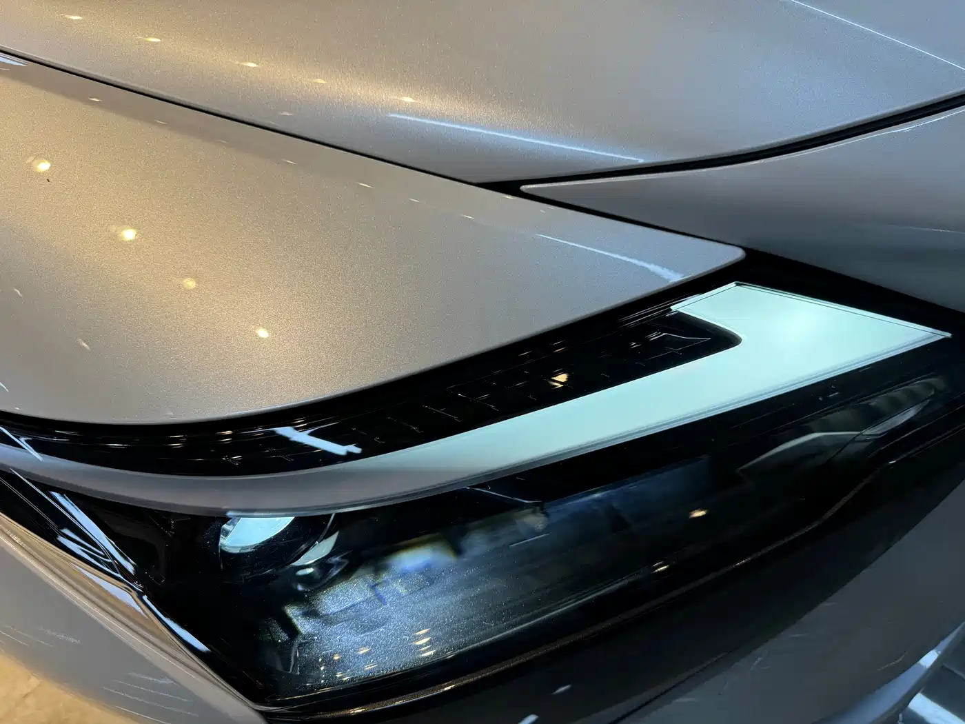 Lexus RZ 2023 450e 4WD Deluxe фото 17