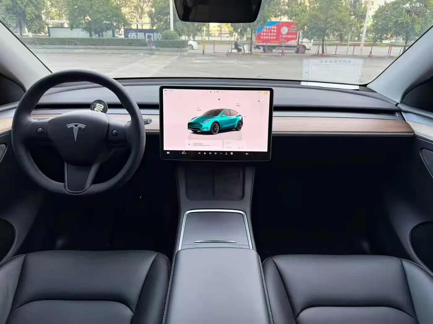 TESLA MODEL Y